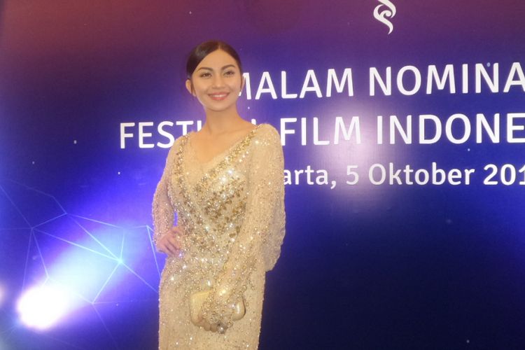 Ariel Tatum berpose saat menghadiri acara pengumuman nominasi Festival Film Indonesia (FFI) 2017 di Raffles Hotel, Jakarta Selatan, Kamis (5/10/2017) malam.