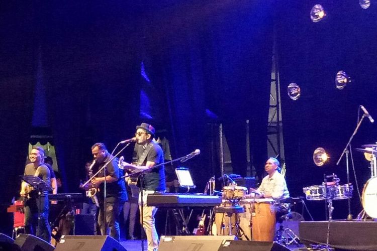 Glenn Fredly saat membawakan lagu Slank di panggung Java Jazz Festival 2018, di JIExpo Kemayoran, Jakarta Pusat, Jumat (2/3/2018).