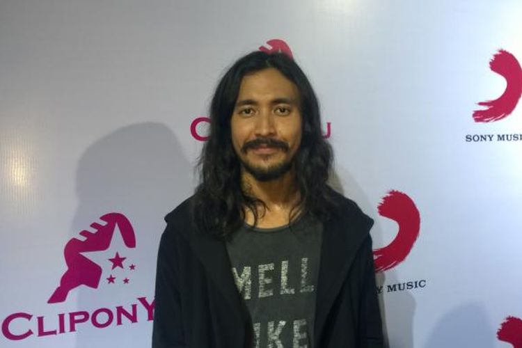 Vokalis Marcello Tahitoe atau Ello dijumpai para wartawan di Empirica, SCBD, Jakarta Selatan, Kamis (21/1/2016).