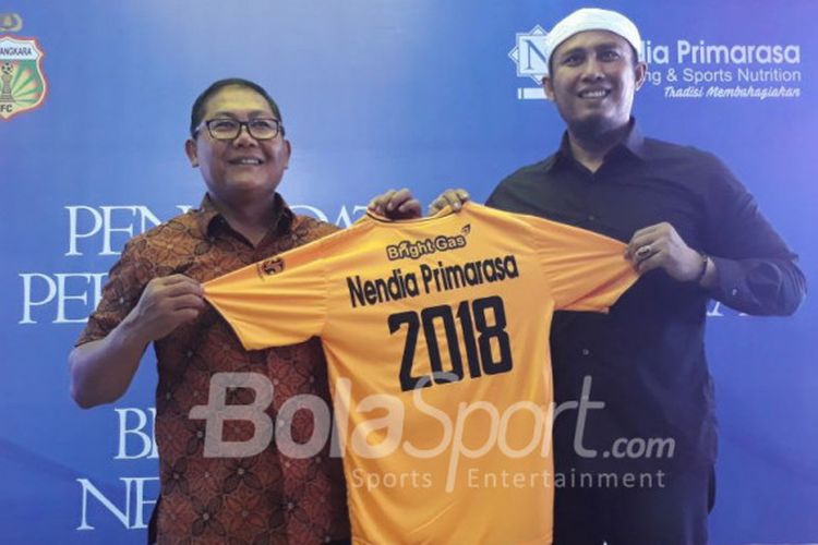 Manajer Bhayangkara FC, Sumardji, bersama dengan Owner Nendia Primarasa, Heru Pujihartono, di mess Bhayangkara FC, Jakarta Selatan, Kamis (15/3/2018)