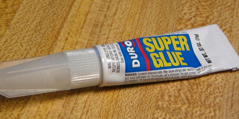 Super Glue atau lem super