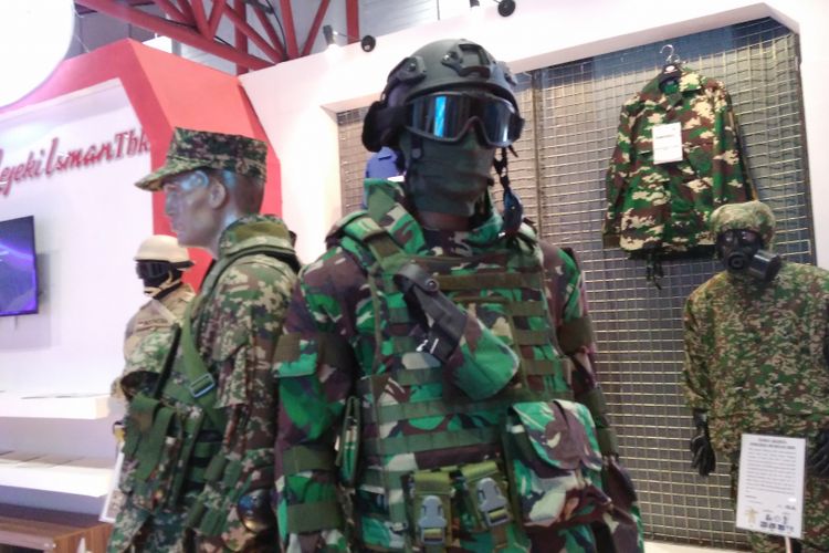 Produsen seragam militer asal Sukoharjo, Jawa Tengah yakni PT Sri Rejeki Isman Tbk (Sritex) mengikuti pameran Bekraf Habibie Festival 2017 di Jiexpo Kemayoran, Jakarta, Senin (7/8/2017).