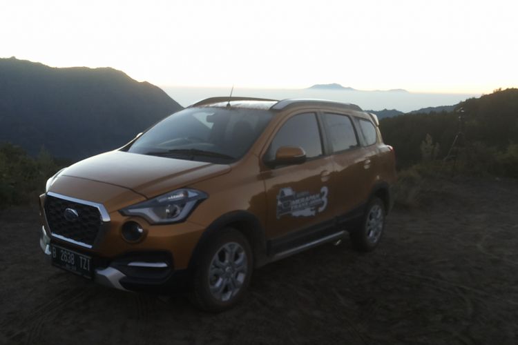 Datsun Cross yang digunakan tim Merapah Trans Jawa 3 Kompas.com tiba di kawasan Gunung Bromo, Probolinggo, Jawa Timur.