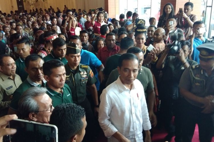 Presiden Joko Widodo berada di Gedung Milenium, Jalan Timor Raya, Kota Kupang, NTT