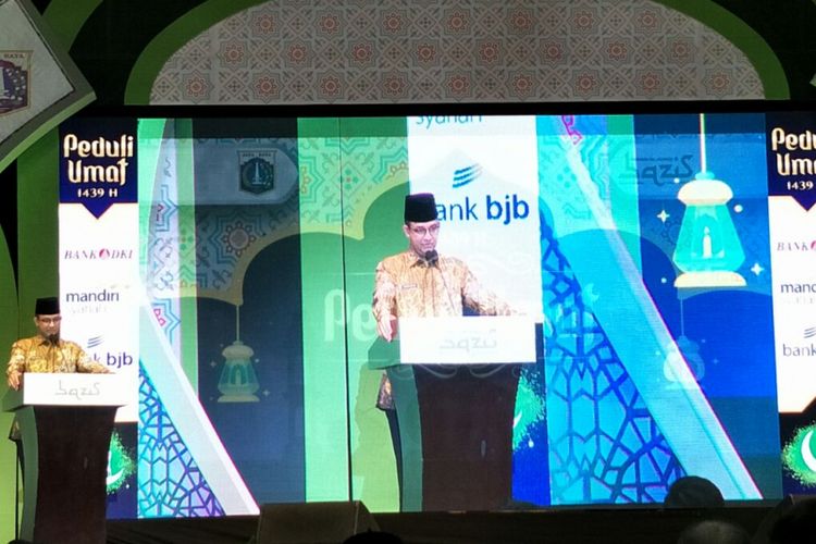 Gubernur DKI Jakarta Anies Baswedan membuka acara Peduli Umat oleh Bazis DKI di Jakarta Convention Center, Kamis (31/5/2018). 