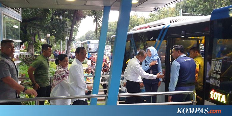 Ditemani Chelsea Islan, Jokowi Naik Transjakarta ke Stasiun MRT