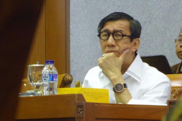 Menteri Hukum dan Hak Asasi Manusia (HAM) Yasonna H Laoly di Kompleks Parlemen, Senayan, Jakarta, Senin (10/4/2017).