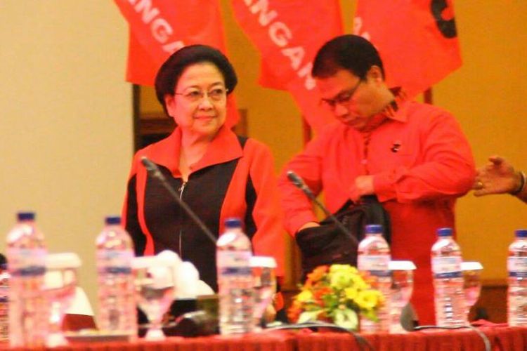 Ketua Umum Partai Demokrasi Indonesia Perjuangan Megawati Soekarnoputri menghadiri rapat kerja daerah khusus (Rakerdasus) PDI-P di Mataram, Nusa Tenggara Barat, Senin (19/2/2018).