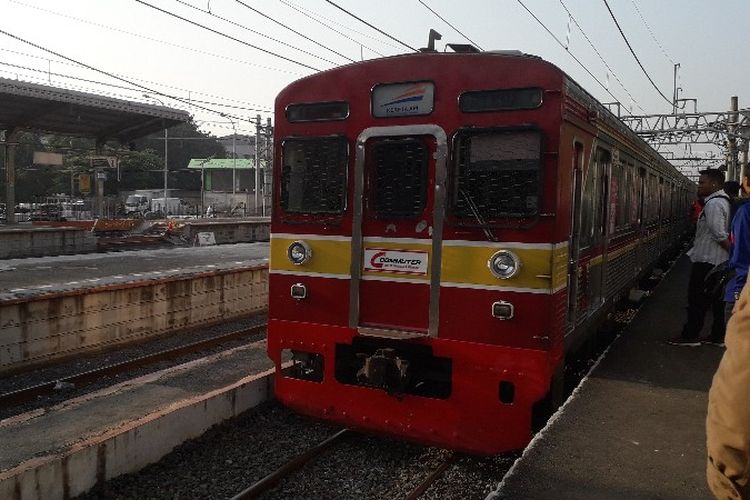 Kereta Rel Listrik (KRL) Lintas Duri - Tangerang di Stasiun Duri pada Kamis (5/4/2018).
