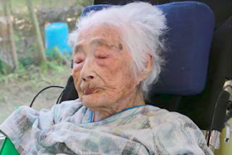 Nabi Tajima, nenek di jepang yang berusia 117 meninggal dunia. Tajima dinobatkan sebagai manusia tertua di dunia. (Channel News Asia)