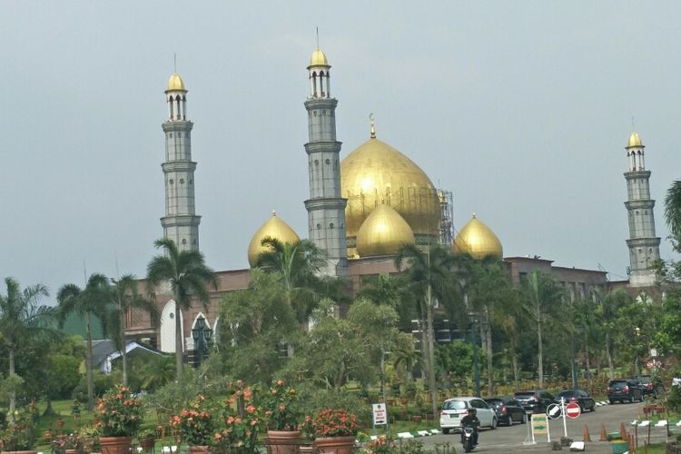Masjid Kubah Emas di Cinere, Limo, Depok, Jumat (29/3/2019).