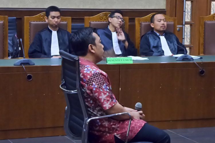 Kamaludin saat mendengar hakim membacakan vonis di Pengadilan Tipikor Jakarta, Senin (4/9/2017).