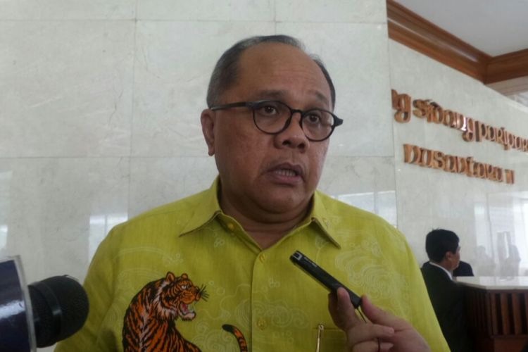 Anggota Komisi III DPR Junimart Girsang di Kompleks Parlemen, Senayan, Jakarta, Selasa (3/10/2017).