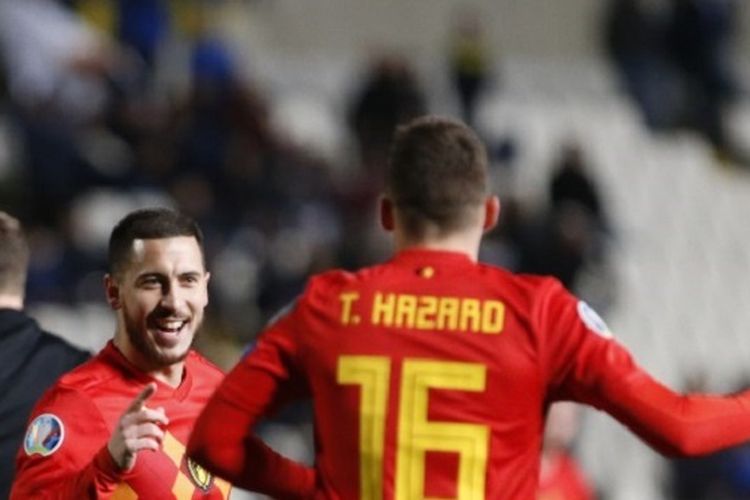 Eden Hazard merayakan gol bersama sang adik, Thorgan Hazard, pada laga Siprus vs Belgia di Stadion GSP dalam babak kualifikasi Piala Eropa 2020, 24 Maret 2019. 