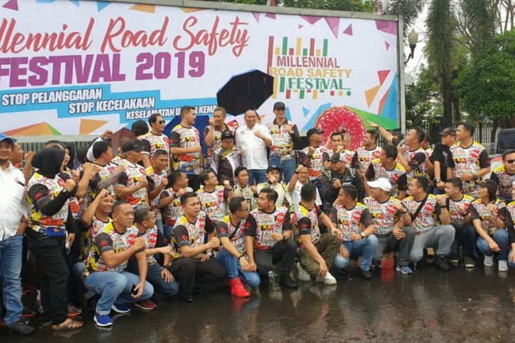 Komunitas Drifter bersama Satuan Direktorat Lalu Lintas Polda Metro jaya di Lapangan Promoter Polda Metro Jaya, Jakarta Selatan, Minggu (3/3/2019).
