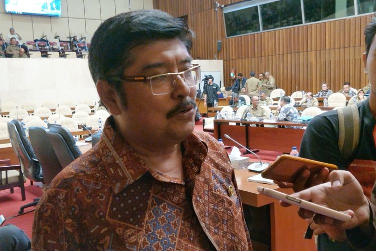 Koordinator Bidang Kepartaian Partai Golkar Ibnu Munzir saat ditemui di Kompleks Parlemen, Senayan, Jakarta, Senin (19/3/2018). 