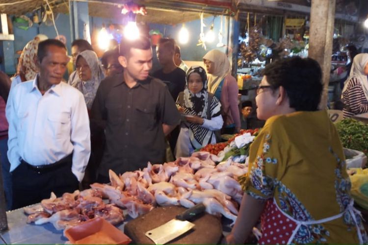 Kepala Badan Ketahanan Pangan, Agung Hendriadi, melakukan inspeksi mendadak ke Pasar Sako Mandiri, Palembang, Sumatera Selatan, Rabu (23/5/2018)