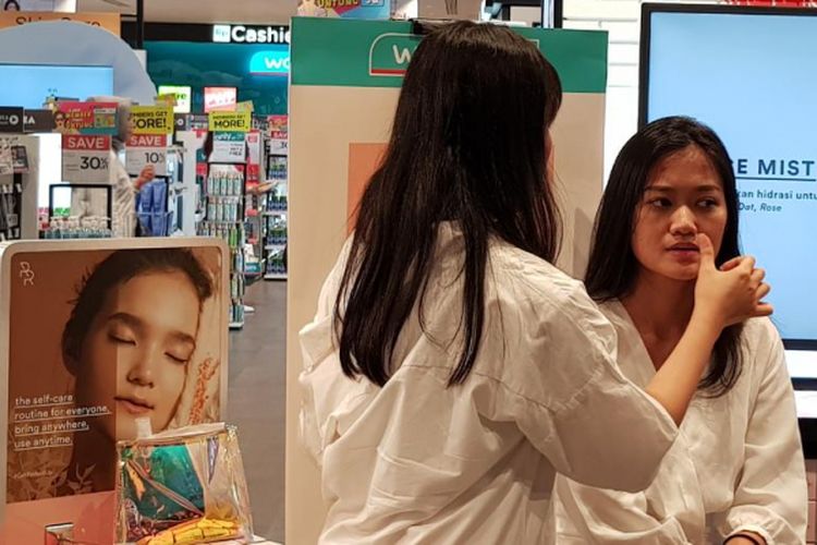 peluncuran Face Set Rollover Reaction, Watsons, Pondok Indah Mal 2, Jakarta, Jumat (12/10/2018).