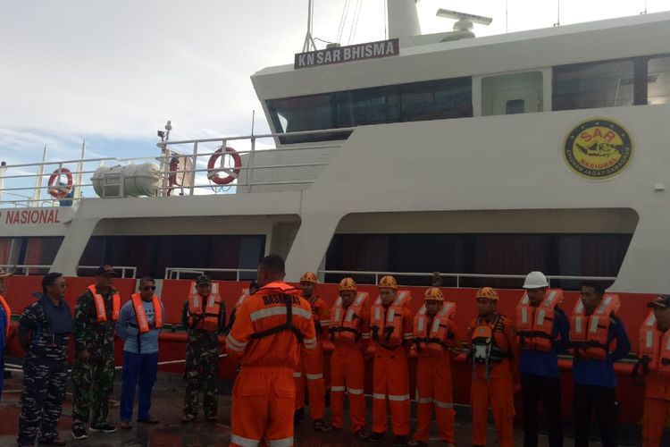 Memasuki hari ke empat, proses pencarian korban KM Lintas Timur yang diduga karam di perairan laut Banggai Kepulauan terus dilakukan.