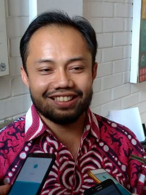 Koordinator Divisi Politik Indonesia Corruption Watch (ICW), Donal Fariz, saat memberikan pernyataan ke sejumlah media di kantor ICW, Jakarta, Rabu (8/1/2019). 