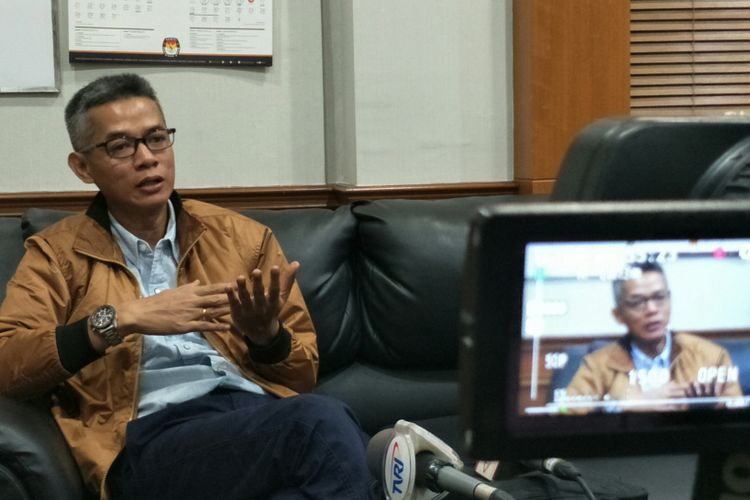 Komisioner KPU RI, Wahyu Setiawan ketika ditemui di kantornya, Jakarta, Rabu (21/2/2018).