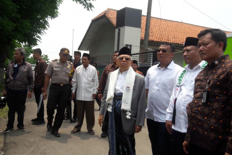 Calon Wakil Presiden Maruf amin melakukan kunjungan ke Pondok Pesantren An Nawawi, Kecamatan Tanara, Kabupaten Serang, Banten Selasa (19/2/2019). 