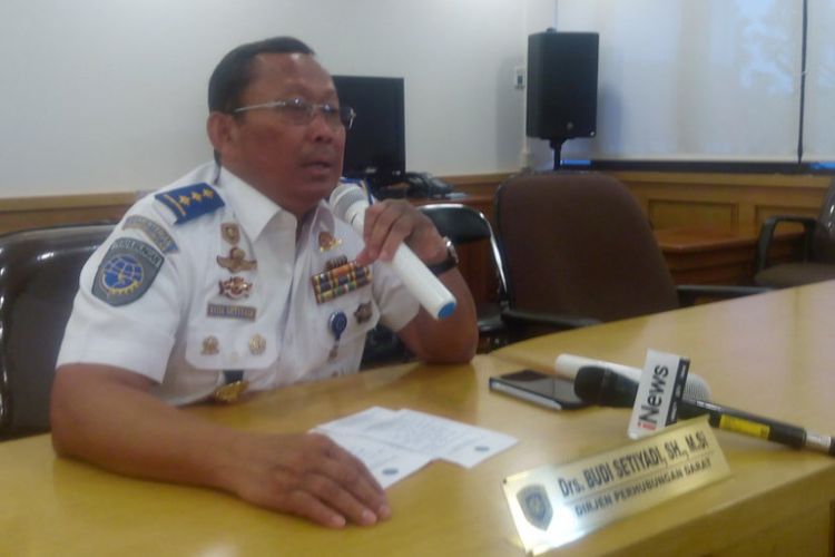 Direktur Jenderal Perhubungan Darat (Ditjen Hubdat) Kemenhub, Budi Setiady memberilan penjelasana di Kantor Kemenhub, Jakarta, Rabu (30/1/2019).