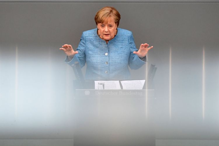 Kanselir Jerman Angela Merkel menyampaikan pidato tentang kebijakan keuangan di Bundestag, Berlin, Jerman, 16 Mei 2018.