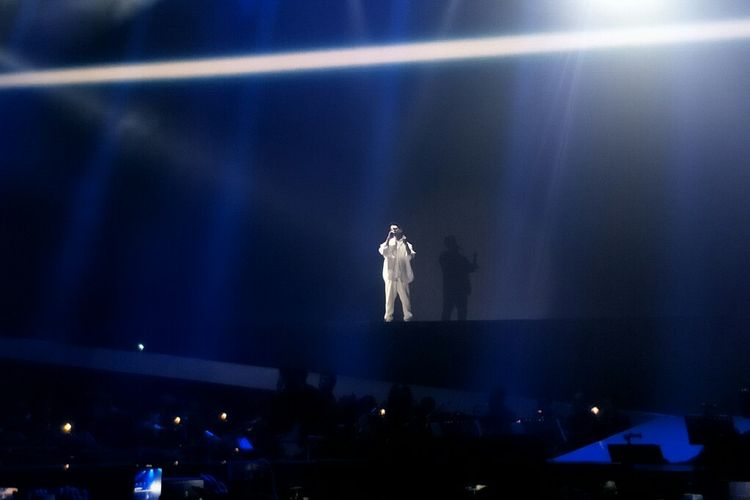Penyanyi Afgan membuka konsernya di Istora Senayan, Jakarta Pusat, Jumat (9/8/2019) malam.