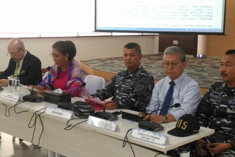 Menteri Kelautan dan Perikanan Susi Pudjiastuti saat konferensi pers terkait dugaan perdagangan orang di dalam kapal STS-50, Rabu (18/4/2018).