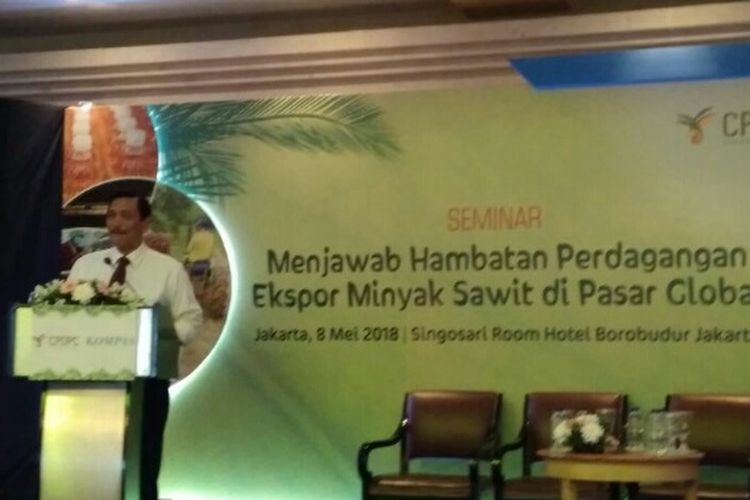Menko Kemaritiman Luhut Binsar Pandjaitan saat menjadi keynote speaker dalam seminar Menjawab Hambatan Perdagangan Ekspor Minyak Sawit di Pasar Global yang diadakan oleh Harian Kompas dan Council of Palm Oil Producing Countries (CPOC) di Jakarta, Selasa (8/5/2018).