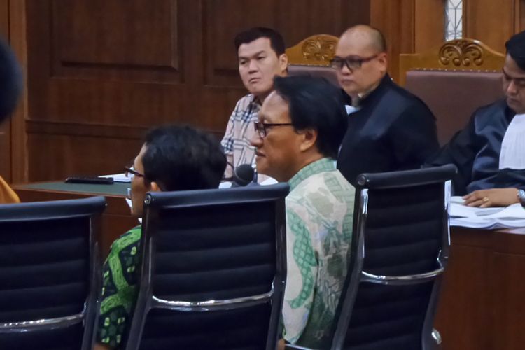 Mantan Direktur Utama Perum PNRI, Isnu Edhi Wijaya, bersaksi dalam sidang kasus korupsi pengadaan e-KTP di Pengadilan Tipikor Jakarta, Senin (23/10/2017).