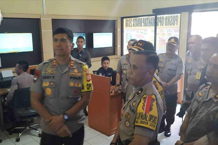 Kepala Polda Jabar Irjen Pol Rudy Sufahriadi (kiri) saat kunjungan kerja di Polres Sukabumi Kota, Sukabumi, Jawa Barat,Jumat (26/7/2019).