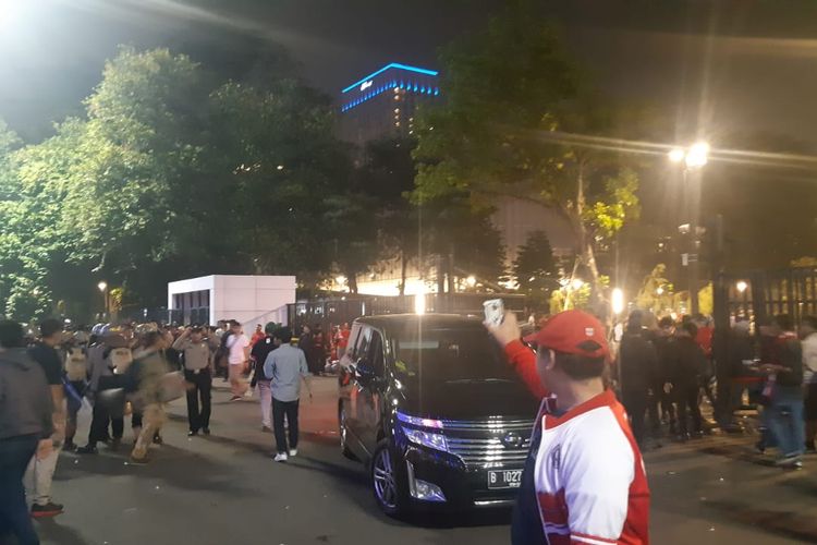 Kerusuhan terjadi pascapertandingan Indonesia vs Malaysia di Stadion Gelora Bung Karno, Kamis (5/9/2019). 
