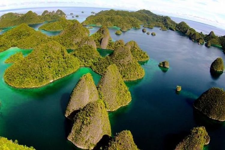 Kepulauan Wayag di Raja Ampat, Papua.