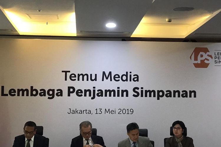 Lembaga Penjamin Simpanan saat menggelar konferensi pers di Jakarta, Senin (13/5/2019).