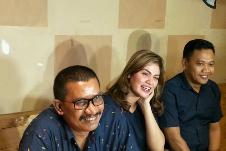 Hilda Vitria didampingi kuasa hukumnya saat ditemui di kawasan Tebet, Jakarta Selatan, Kamis (4/7/2019).