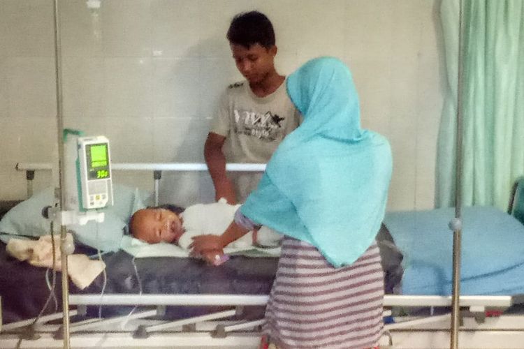 Kondisi Arif Nur Hasan (17 bulan), balita asal Desa Sidoharjo, Kecamatan Jambon, Kabupaten Ponorogo yang sekujurnya tubuhnya melepuh setelah tersiram air mendidih. Arif masih dirawat di RSUD Ponorogo. 