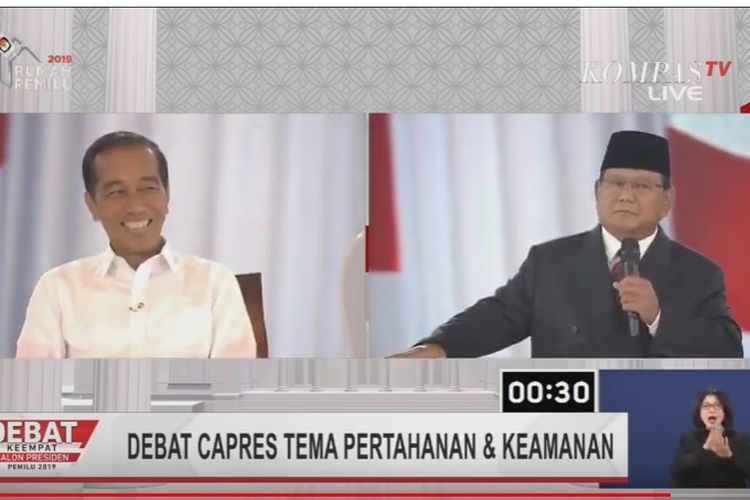 Jokowi tertawa mendengar pertanyaa rivalnya, Prabowo Subianto, yang menyebut budaya asal bapak senang alias ABS masih ada di dunia militer.