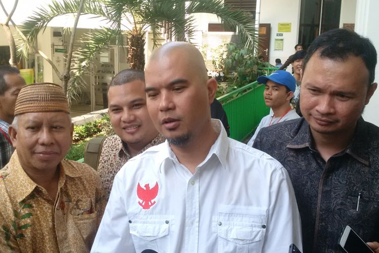 Ahmad Dhani menjalani sidang kasus ujaran kebencian yang menjeratnya di Pengadilan Negeri Jakarta Selatan, Senin (8/10/2018).