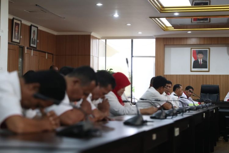 Sejumlah perwakilan pegawai Komite Olahraga Nasional Indonesia (KONI) mendatangi Kantor Kementerian Pemuda dan Olahraga (Kemenpora) di Jakarta, Senin (13/5/2019). Mereka datang untuk menyampaikan keluhan seputar tak dibayarkannya gaji mereka selama lima bulan terakhir.