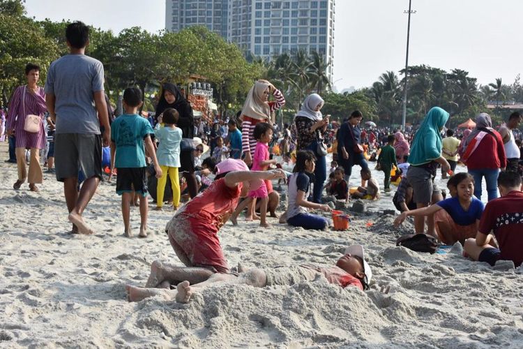 Taman Impian Jaya Ancol, Jakarta Utara, Kamis (6/6/2019).