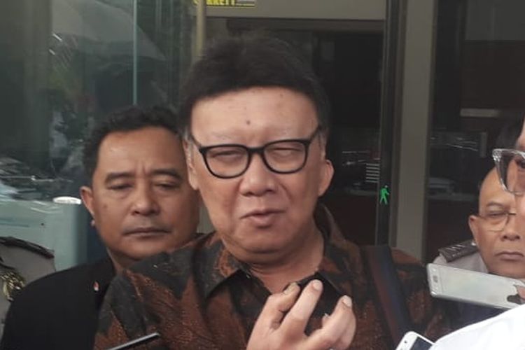 Mendagri Tjahjo Kumolo (kiri) dan Menteri Sosial Agus Gumiwang Kartasasmita di Gedung Merah Putih KPK, Jakarta, Kamis (22/8/2019)