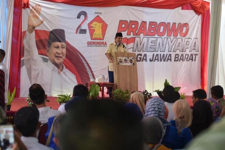 Calon presiden nomor urut 02 Prabowo Subianto saat menghadiri acara Prabowo Menyapa di Graha Intan Balarea, Kabupaten Garut, Jawa Barat, Sabtu (17/11/2018).