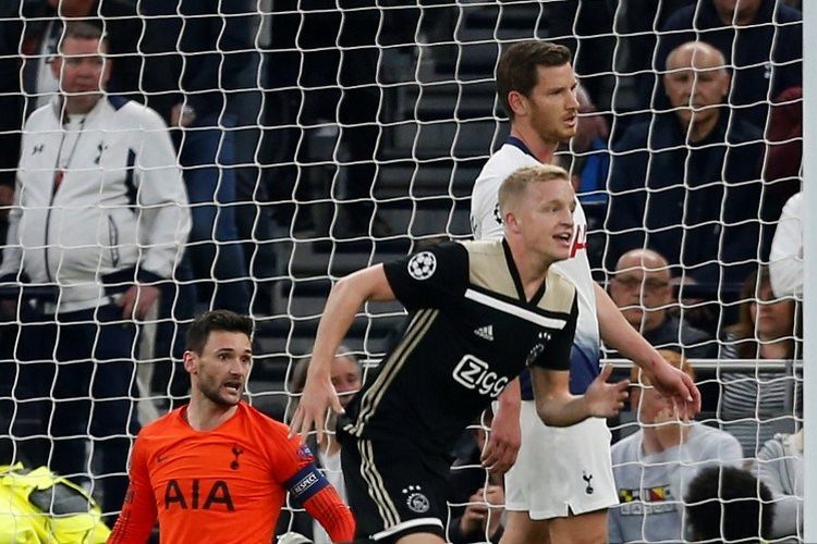 Donny van de Beek merayakan golnya ke gawang Hugo Lloris pada laga Tottenham vs Ajax Amsterdam di Stadion Tottenham Hotspur dalam semifinal Liga Champions, 30 April 2019.