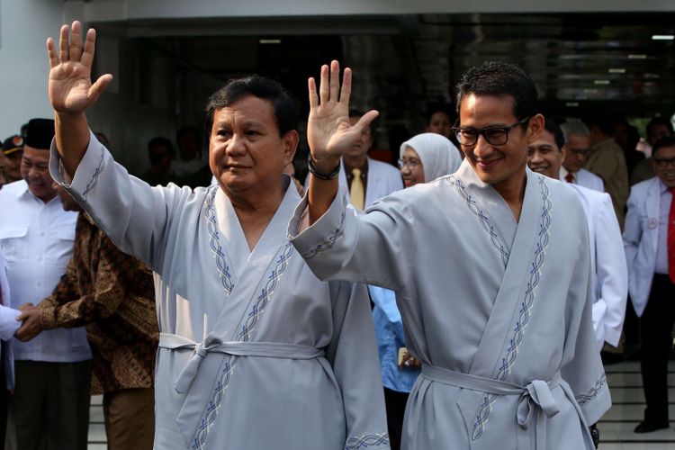 Pasangan bakal calon presiden dan wakil presiden Prabowo Subianto dan Sandiaga Uno menjalani tes kesehatan di RSPAD Gatot Soebroto, Jakarta, Senin (13/8/2018). Tes kesehatan sebagai salah satu syarat menjadi calon presiden dan wakil presiden.