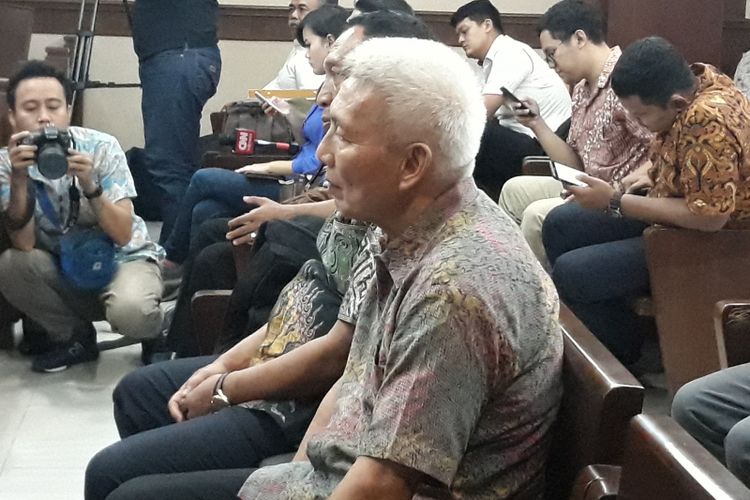 Bendahara Umum Komite Olahraga Nasional Indonesia (KONI) Jhonny E Awuy menjadi terdakwa di Pengadilan Tipikor Jakarta, Senin (11/3/2019).