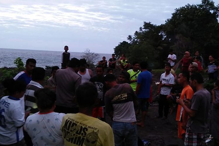 Warga Kelurahan Loto, Kecamatan Ternate Pulau, Kota Ternate, Maluku Utara digegerkan dengan temuan mayat janin bayi di bawah jembatan, Sabtu (19/01/2019)