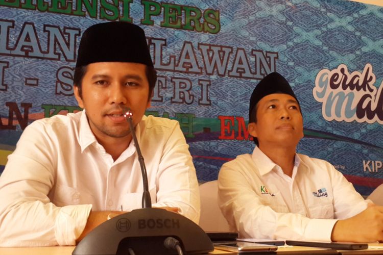 Bakal Calon Wakil Gubernur Jawa Timur, Emil Elistianto Dardak dalam konferensi pers saat menghadiri pembekalan relawannya di Kota Malang, Minggu (28/1/2018)