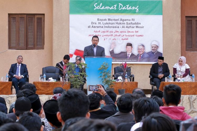Menteri Agama RI Lukman Hakim Saifuddin di hadapan mahasiswa Indonesia yang menuntut ilmu di Mesir.